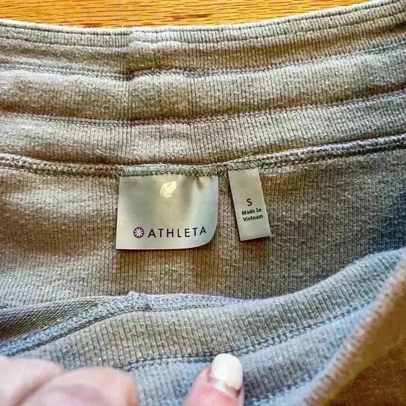 Athleta BAY BEACH CAPRI size small - sweatpant joggers - Picture 3 of 8